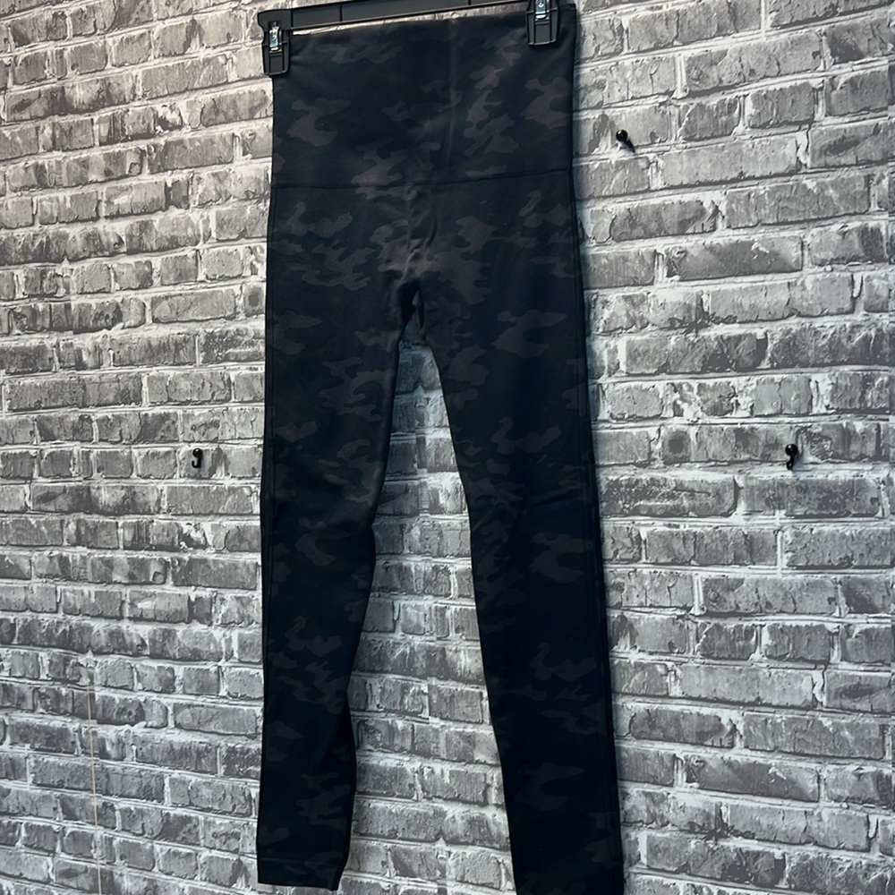 ‎SPANX - Picture 2 of 7